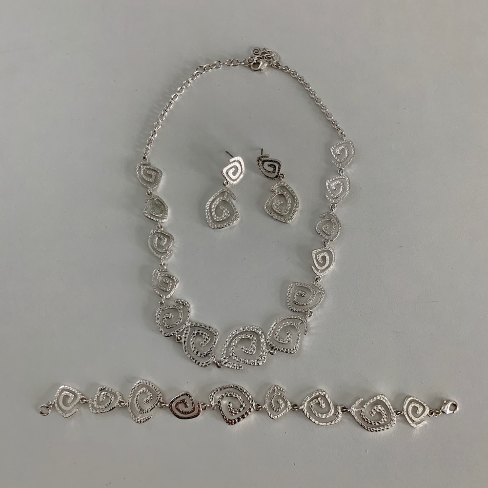 Premier Designs Silver Swirl Jewelry Set